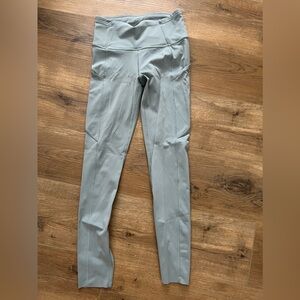 Lululemon Fast and Free Tight 25’ in Chambray size 4